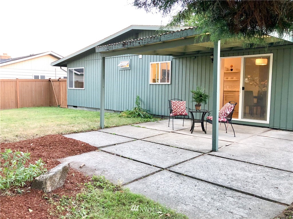 1708 Beacon Way Southeast Renton, WA 98058 - Photo 14 of 17 Gallery Image 14