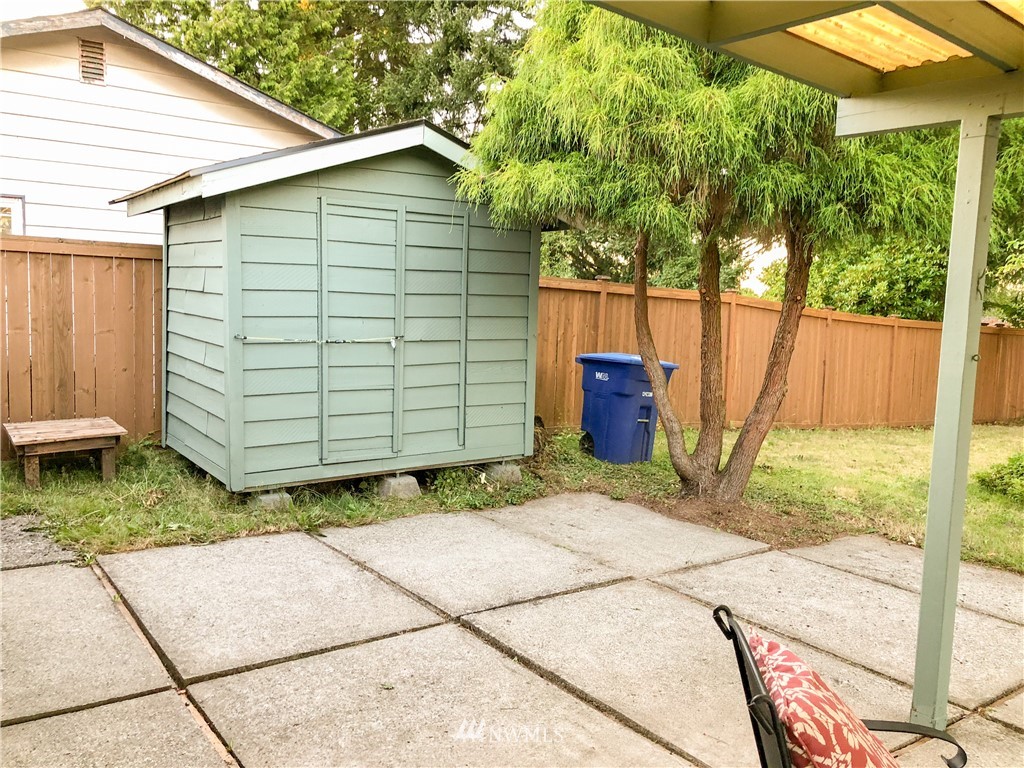 1708 Beacon Way Southeast Renton, WA 98058 - Photo 16 of 17 Gallery Image 16