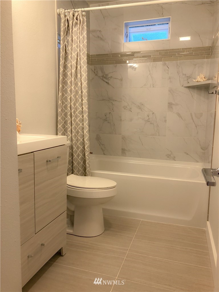 1708 Beacon Way Southeast Renton, WA 98058 - Photo 10 of 17 Gallery Image 10