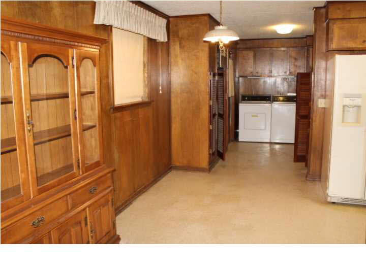 828 Briarfield Road Jackson, MS 39211 - Photo 16 of 48 Breakfast Area