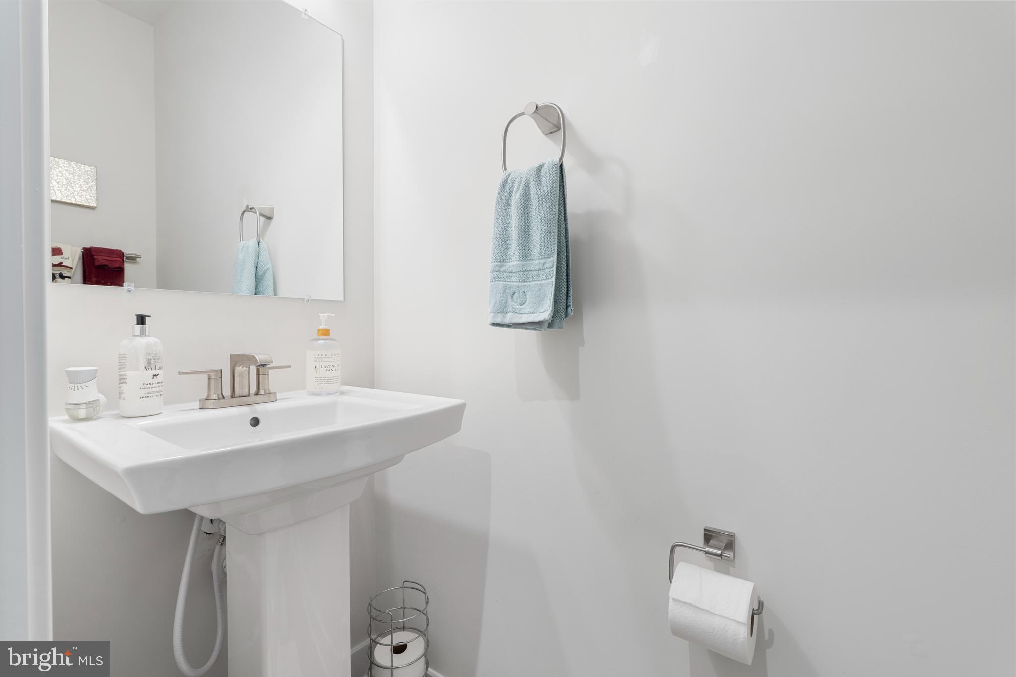 952 Swilken Bridge Road Aberdeen, MD 21001 - Photo 22 of 39 a bathroom with a sink and mirror