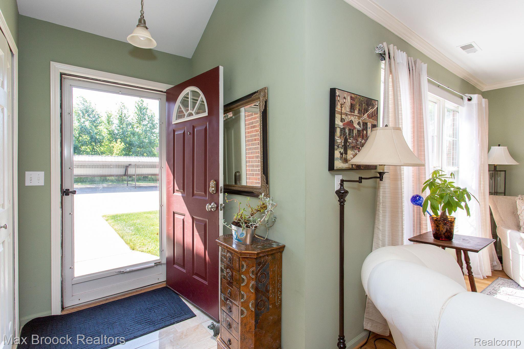 33552 Utica Road, Unit 19 Fraser, MI 48026 - Photo 2 of 38