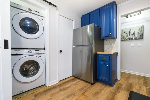 a view of a kitchen with washer and dryer