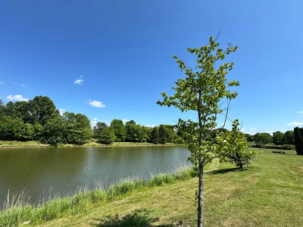 $137,000 | 24 Autumn Court, St. Charles, IL 60175
