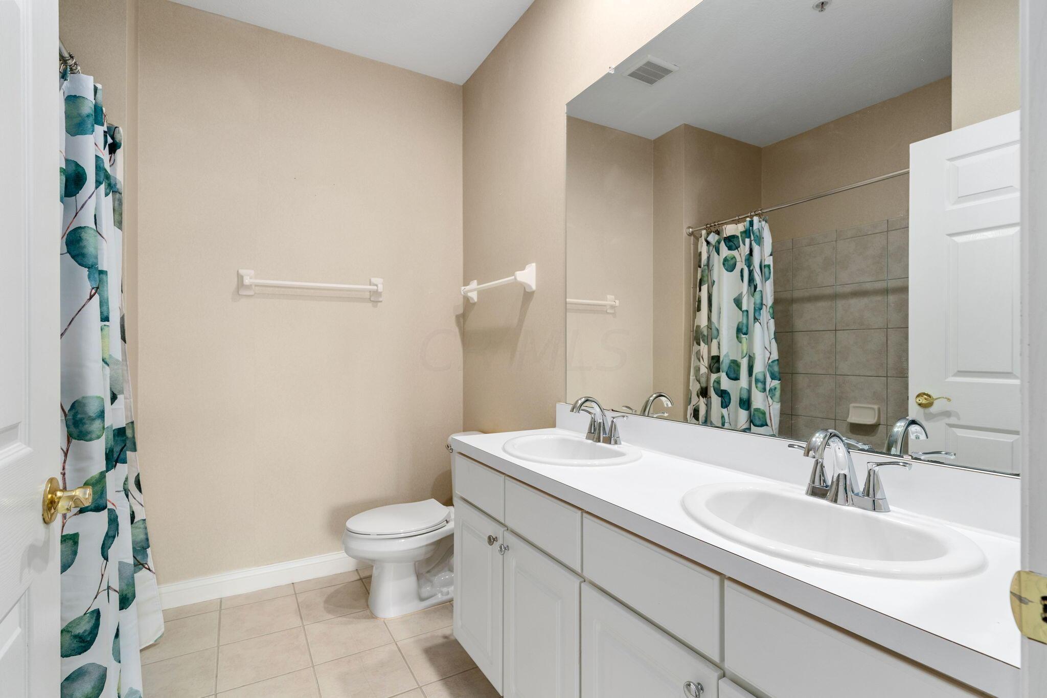 2245 Riverside Drive, Unit 203 Columbus, OH 43221 - Photo 23 of 35 Primary Bath