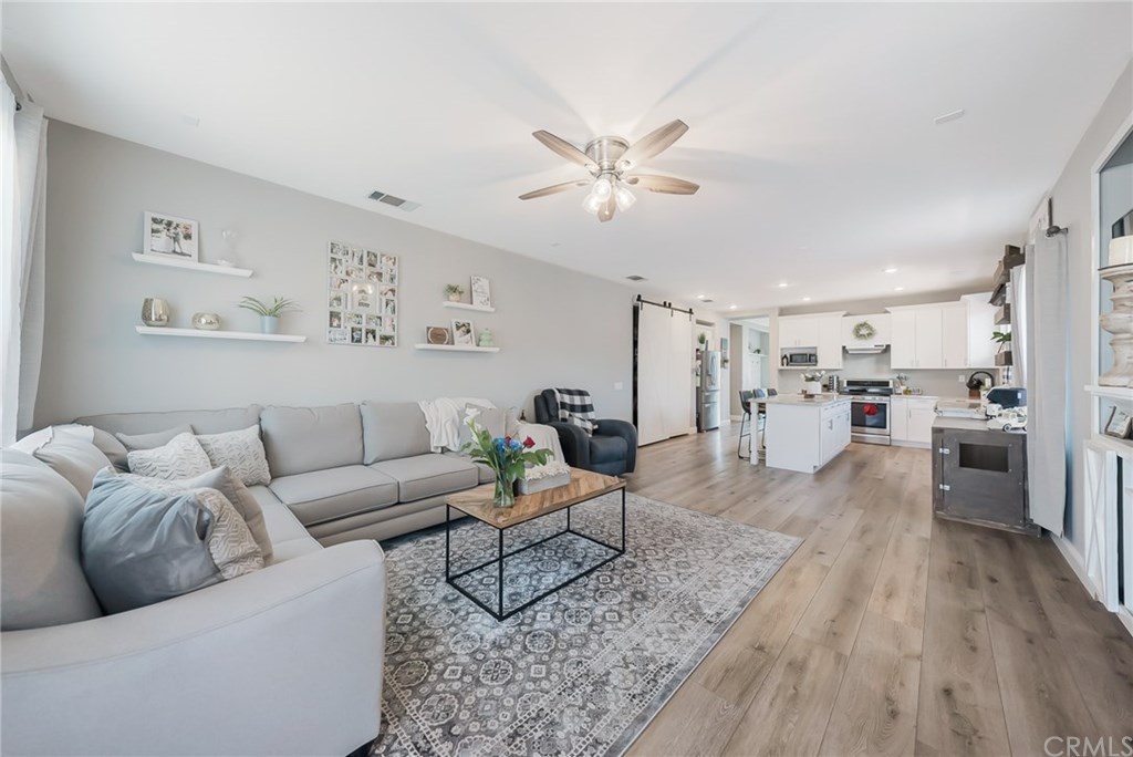 31090 Florence Court Winchester, CA 92596 - Photo 8 of 35