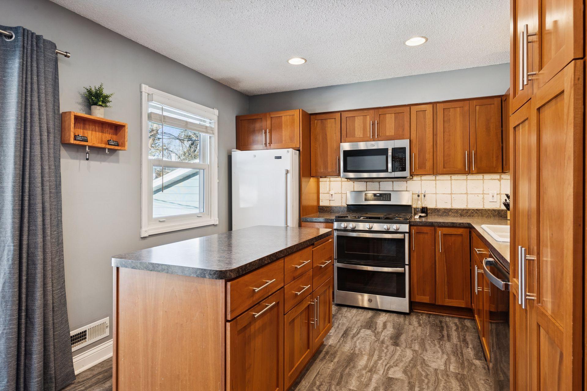 8330 Beard Road Bloomington, MN 55431 - Photo 8 of 41