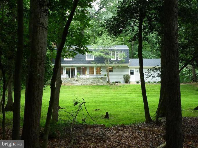 11615 Foxclove Road Reston, VA 20191 - Photo 4 of 30 a view of a house with backyard