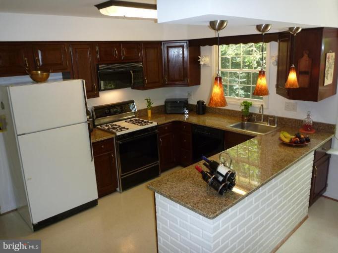 11615 Foxclove Road Reston, VA 20191 - Photo 8 of 30 a kitchen with a sink stove and refrigerator