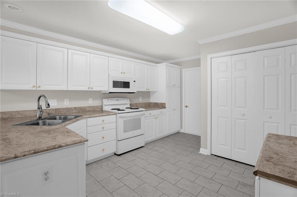 505 Alamance Road, Unit 108 Burlington, NC 27215 - Photo 3 of 30 Gallery Image 3