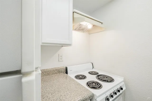 $889 | 3600 Greystone Drive, Unit 214, Austin, TX 78731