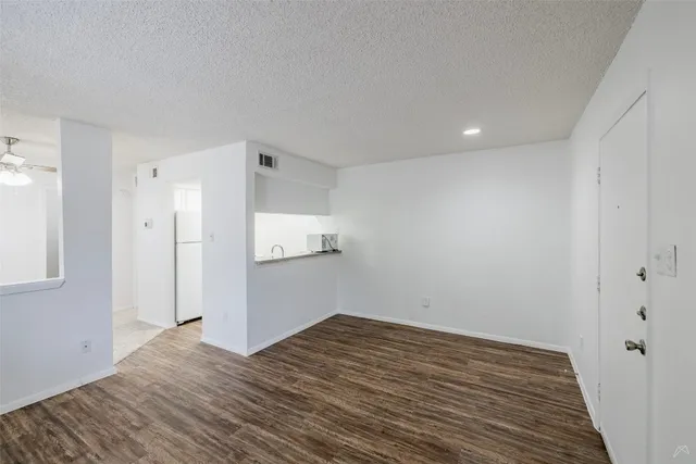 $889 | 3600 Greystone Drive, Unit 214, Austin, TX 78731