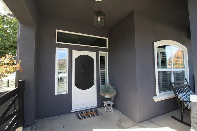 a view of a livingroom with furniture and windows