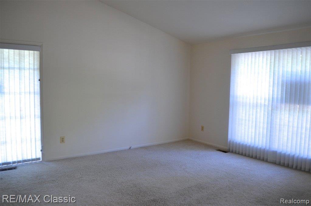 857 Langdon Court Rochester, MI 48307 - Photo 6 of 20 DSC_0033.JPG