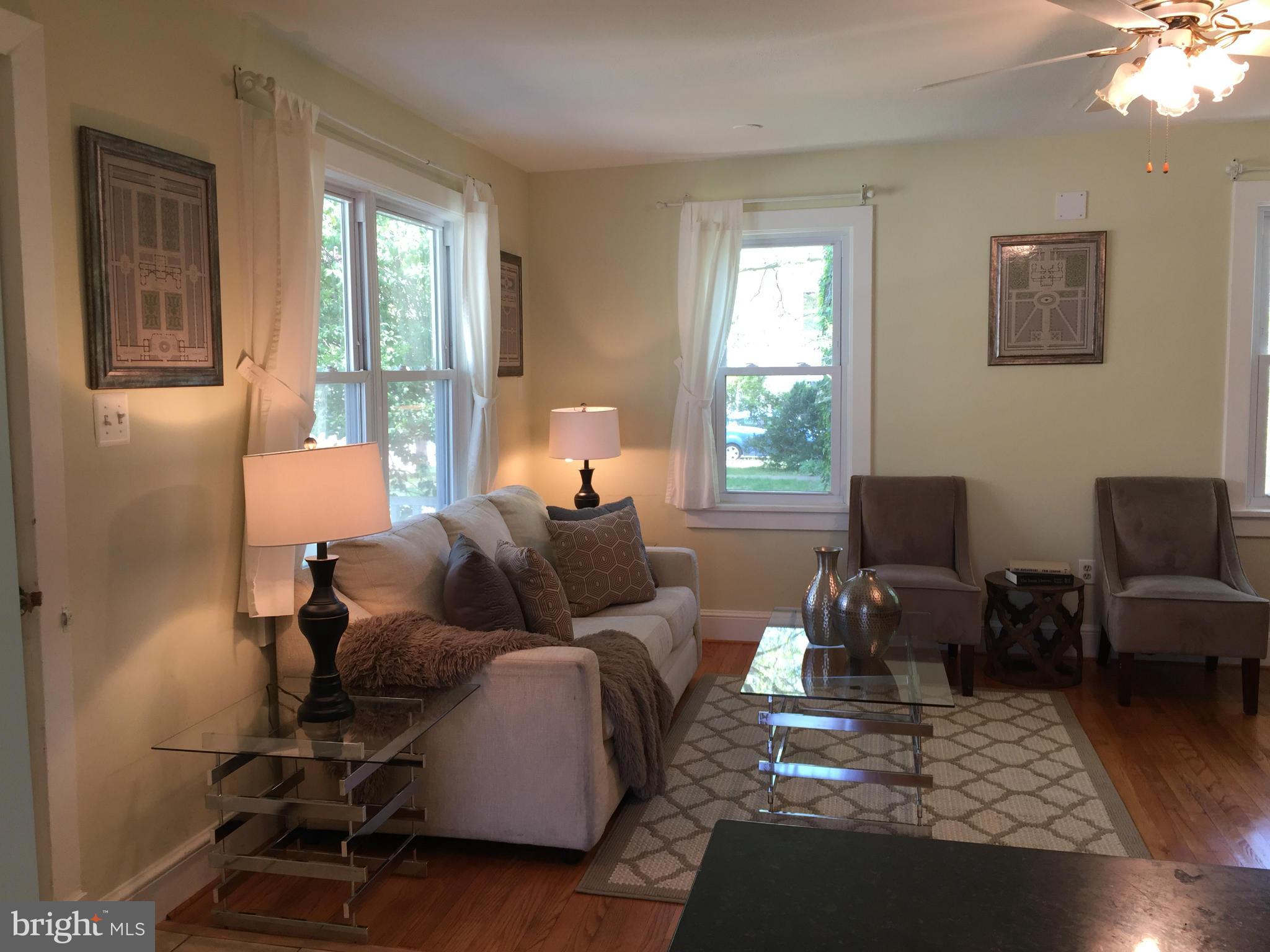 632 Ritchie Avenue Silver Spring, MD 20910 - Photo 3 of 23 Living Room
