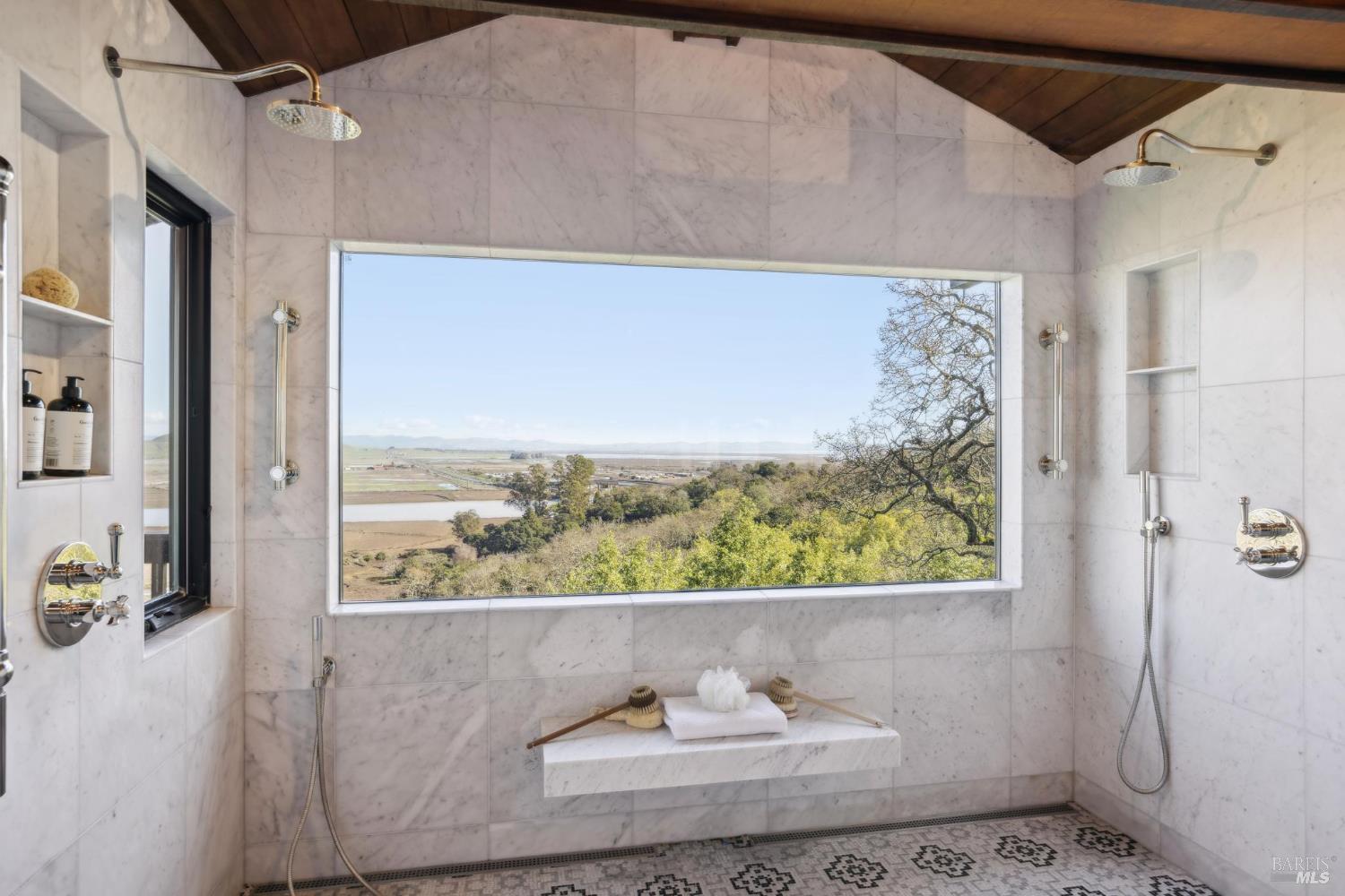 160 Crest Road Novato, CA 94945 - Photo 5 of 85
