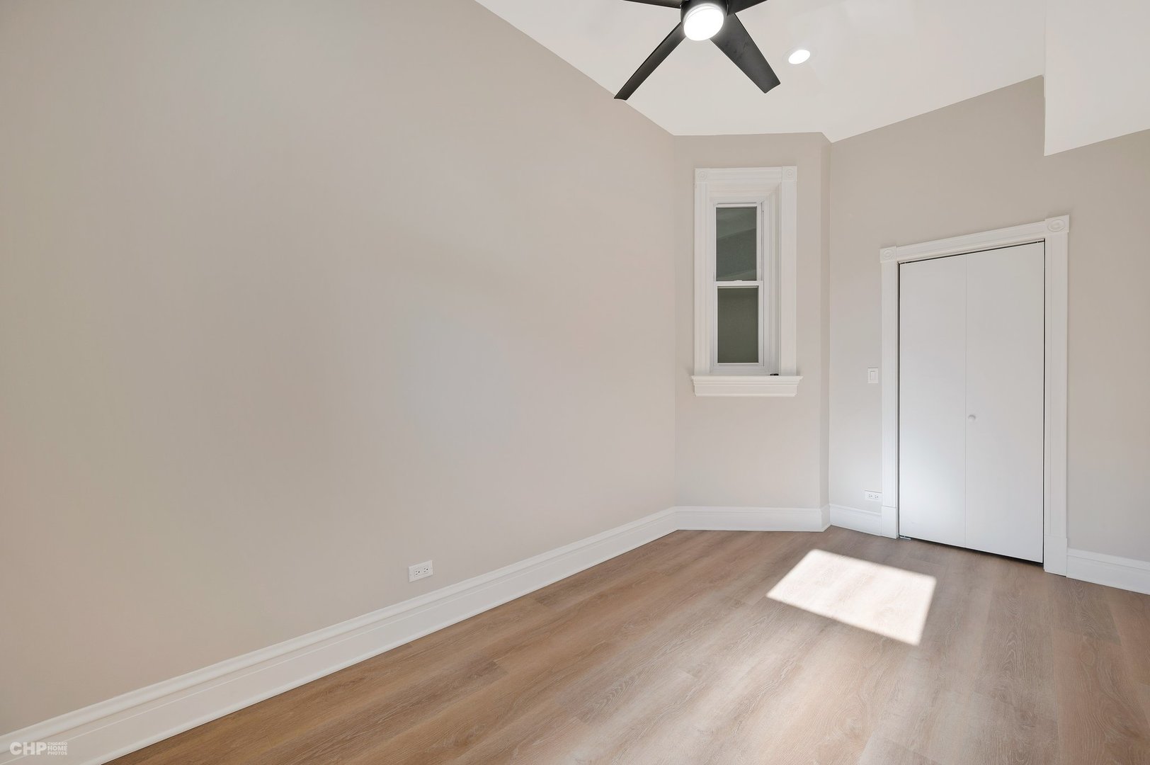 843 West Newport Avenue, Unit 2 Chicago, IL 60657 - Photo 20 of 26 an empty room with wooden floor and windows