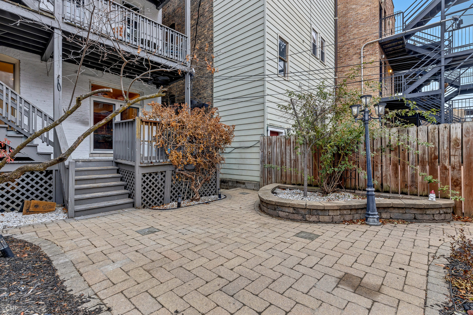 843 West Newport Avenue, Unit 2 Chicago, IL 60657 - Photo 22 of 26 a view of a chairs and table in the back yard of the house