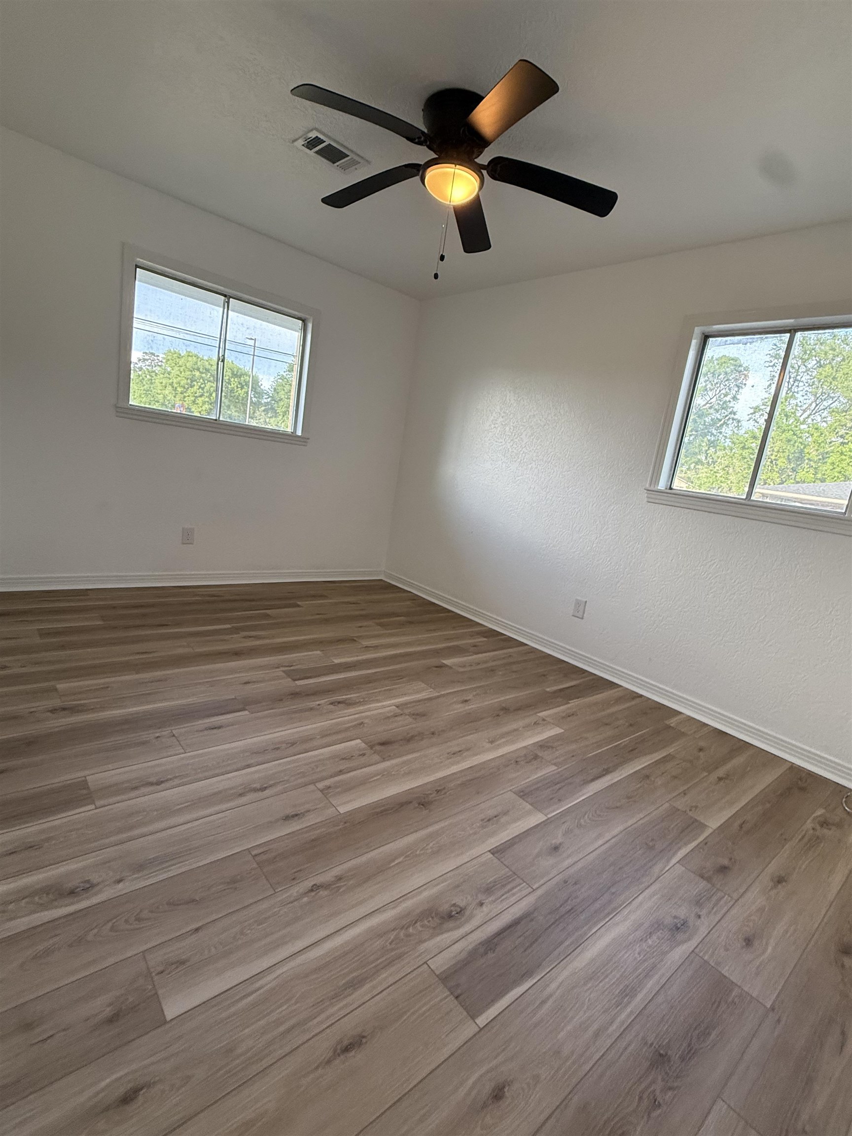 245 West Ave P Silsbee, TX 77656 - Photo 9 of 37