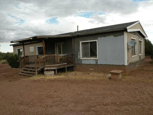 4674 Damron Valley Road Snowflake, AZ 85937 - Photo 8 of 19 a backyard of a house with wooden fence and a bench