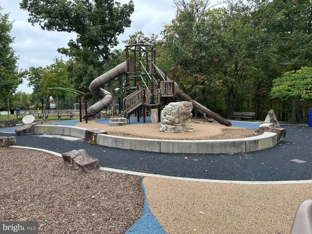 a view of a tennis court