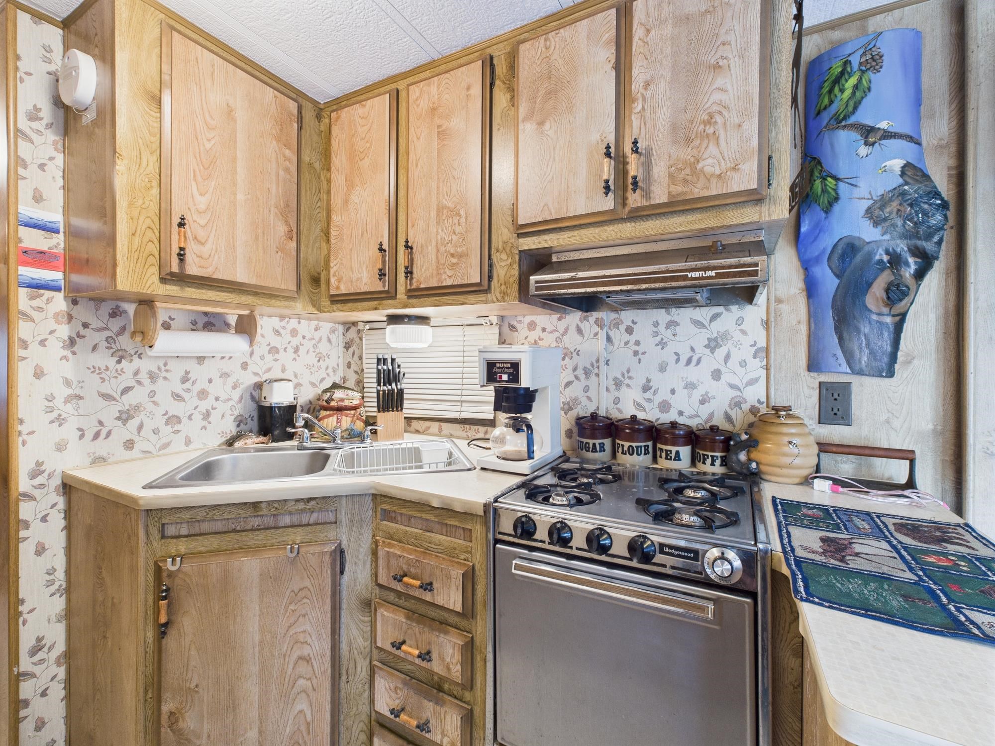 1459 Main Street Pittsburg, NH 03592 - Photo 5 of 21