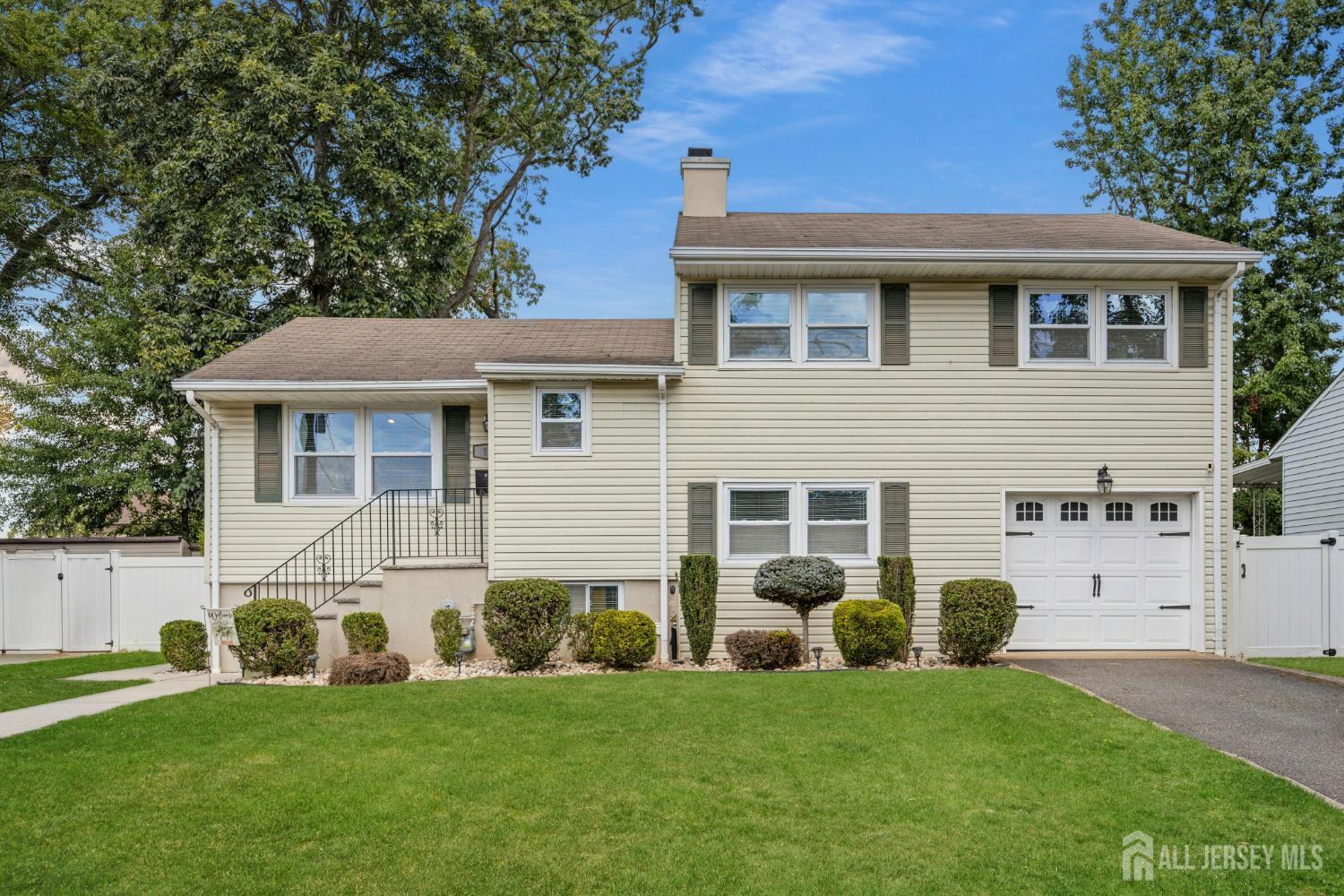 16 Neptune Place Colonia, NJ 07067 - Photo 1 of 34