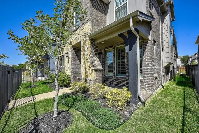 a view of a house with a small yard and plants