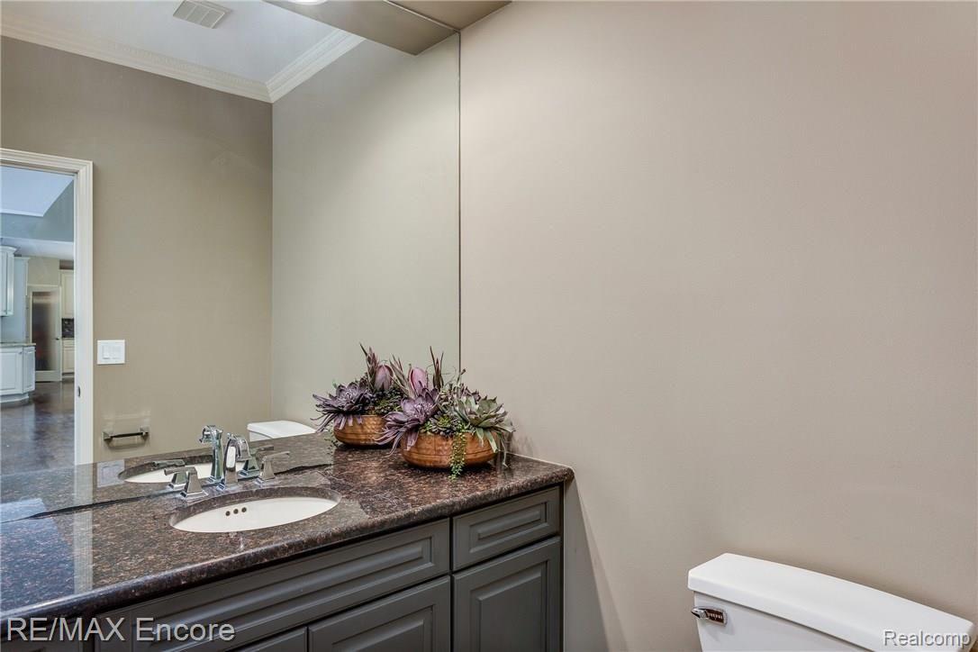 6832 Oakhurst Ridge Road Clarkston, MI 48348 - Photo 17 of 38 Powder room