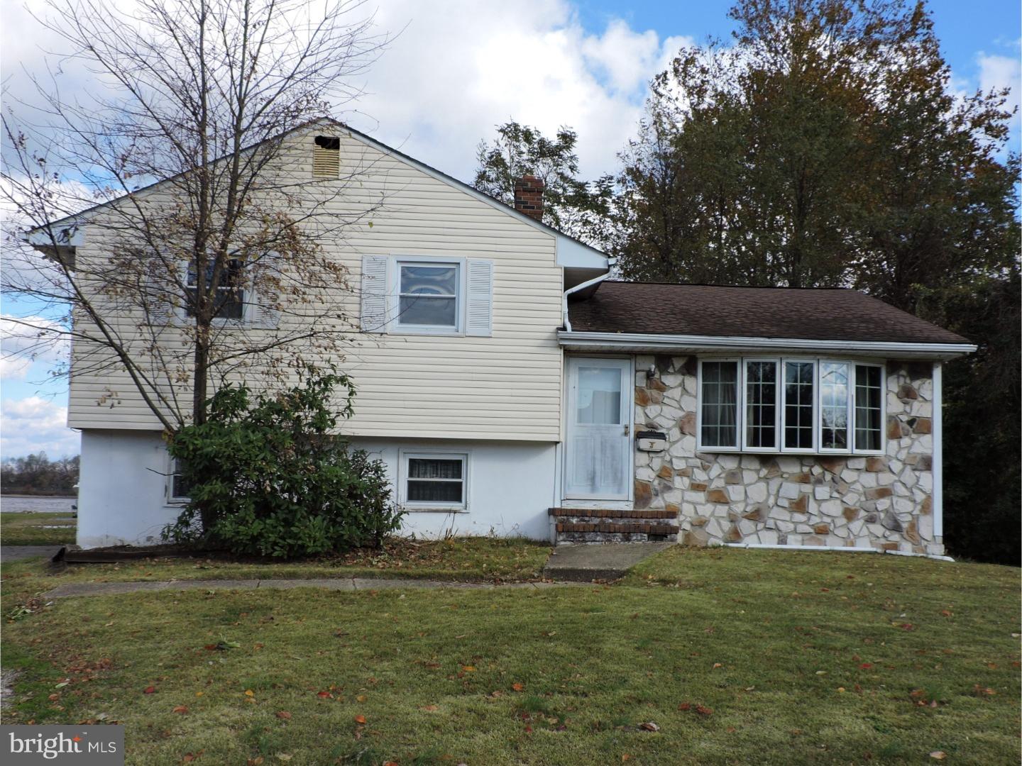 31 Linden Road Burlington, NJ 08016 - Photo 1 of 10