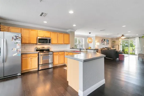 $2,100 | 5800 Lake Pointe Village Circle, Unit 601, Orlando, FL 32822