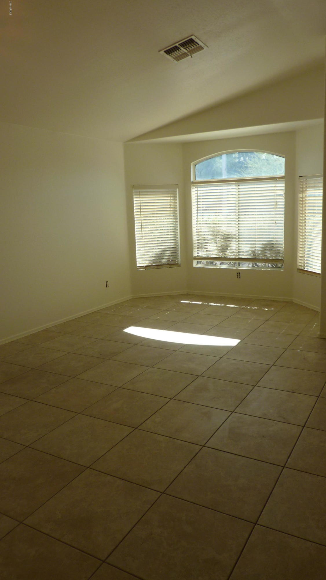 2116 East Danbury Road Phoenix, AZ 85022 - Photo 6 of 19 image
