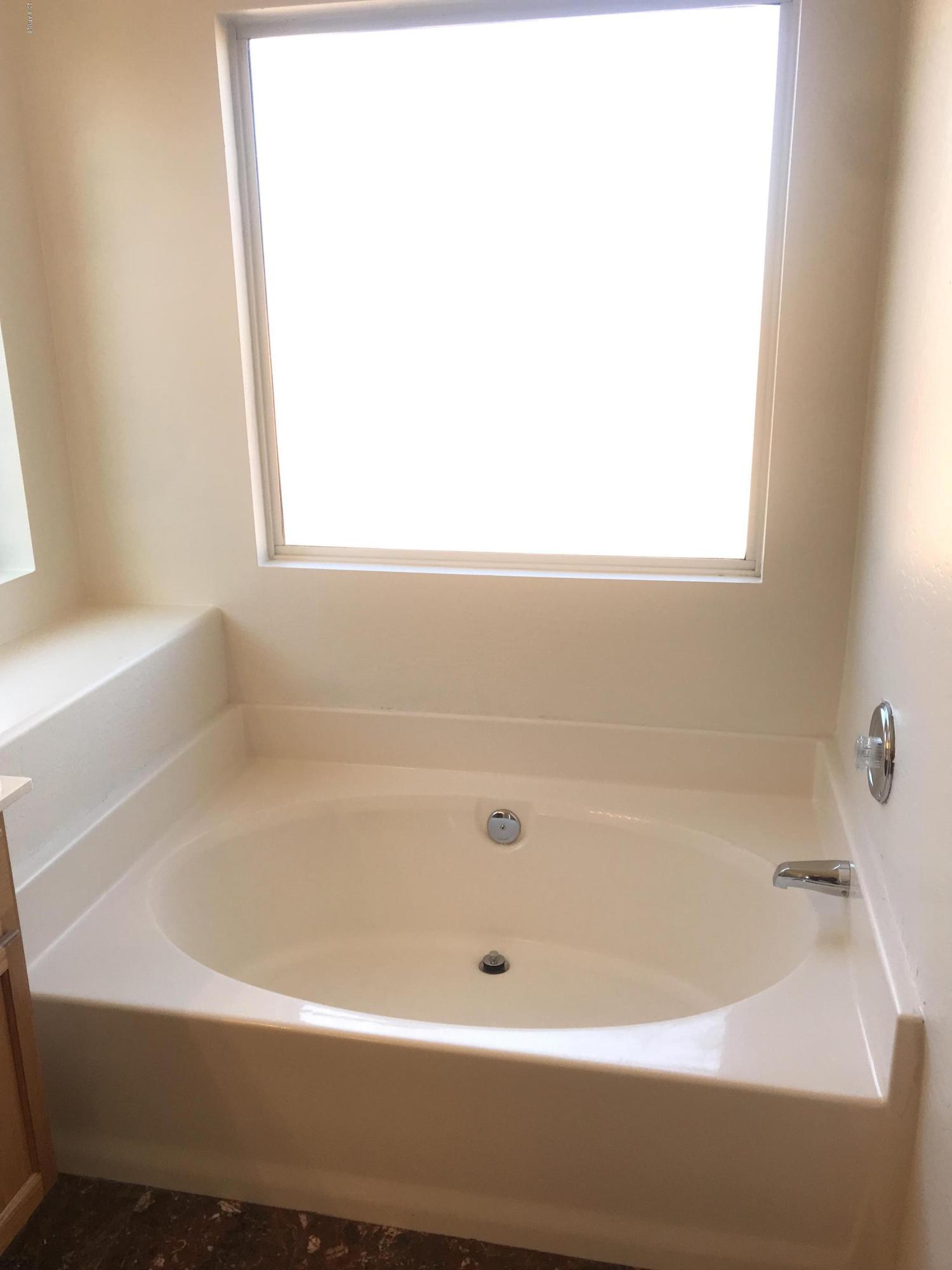 2116 East Danbury Road Phoenix, AZ 85022 - Photo 7 of 19 image
