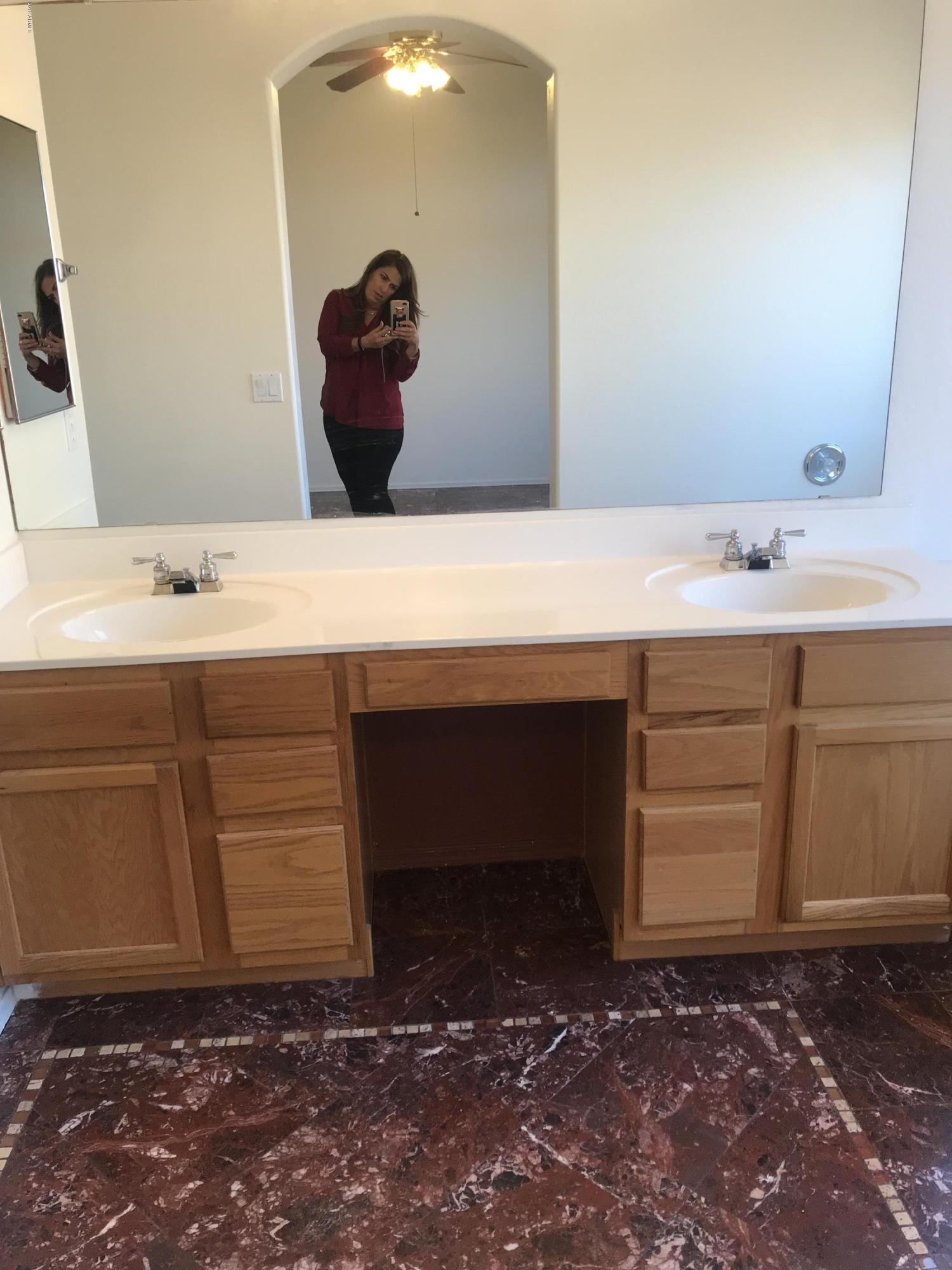 2116 East Danbury Road Phoenix, AZ 85022 - Photo 8 of 19 image