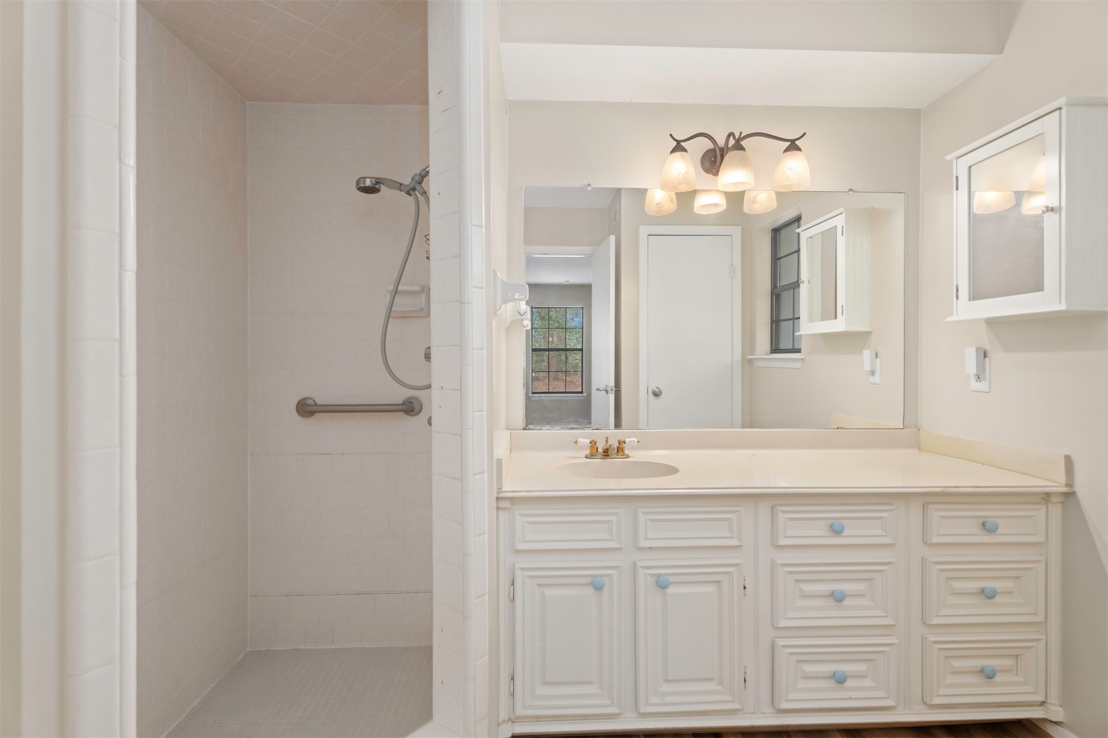 2322 Shadow Glen Lane Spring, TX 77386 - Photo 22 of 48 Bathroom suite.