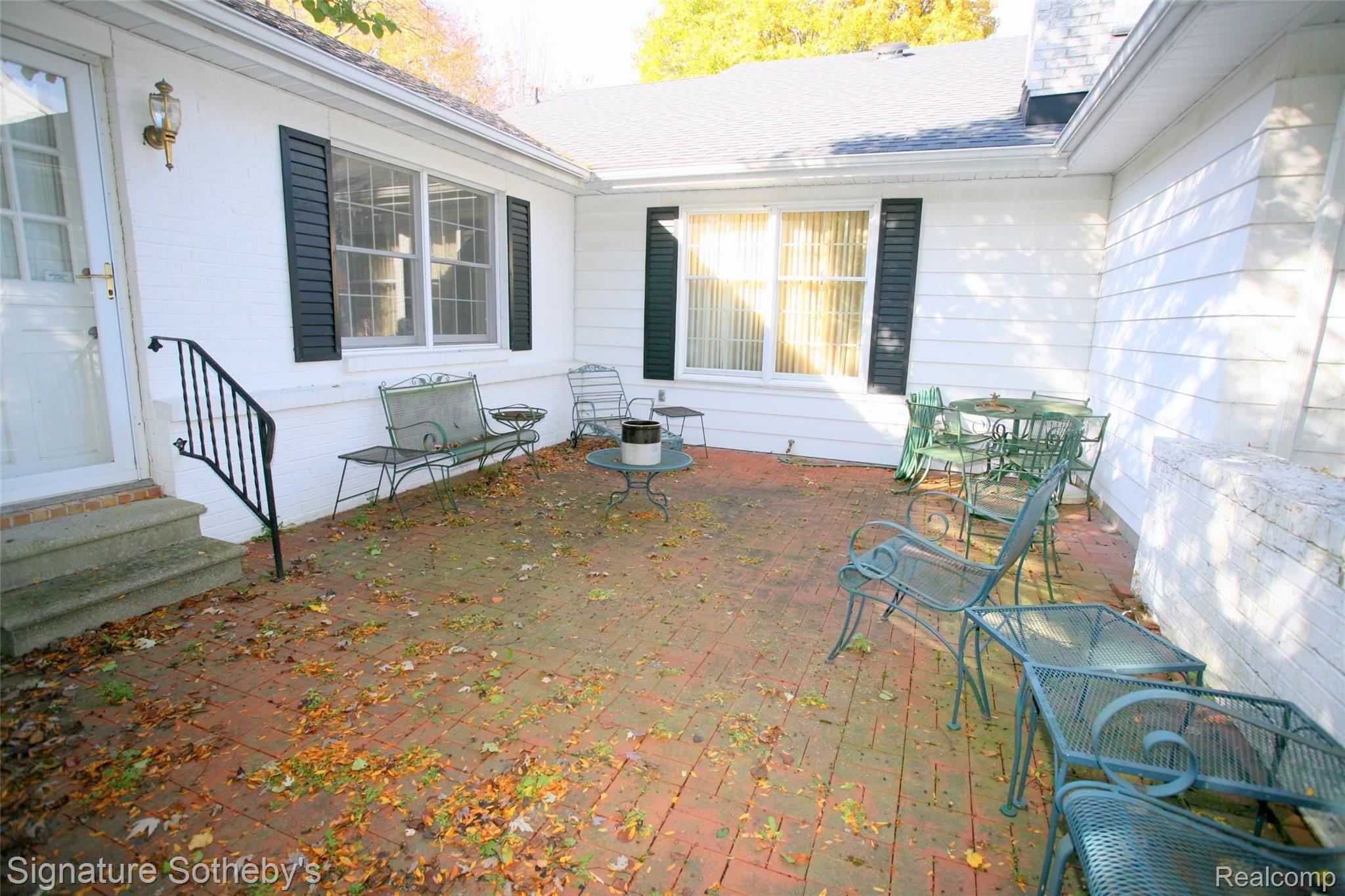 5458 Provincial Road Grand Blanc, MI 48439 - Photo 35 of 37 Enclosed Patio