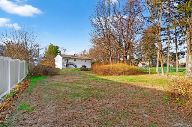 a view of a yard with a house