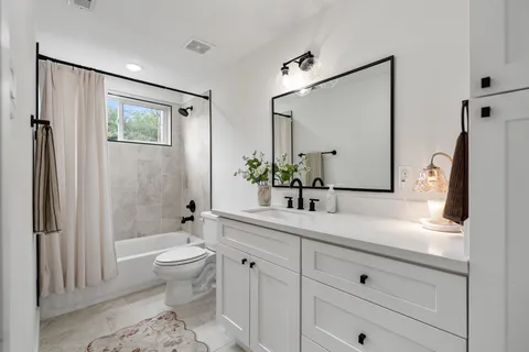 $555,000 | 1207 East 24th Street, Unit A, Houston, TX 77009