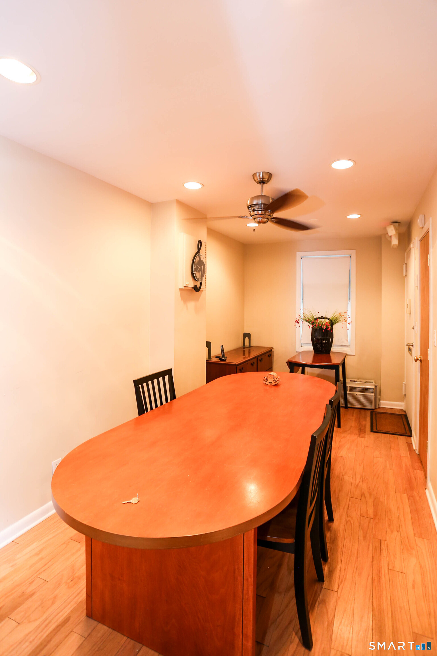 700 Summer Street, Unit 1F Stamford, CT 06901 - Photo 3 of 18