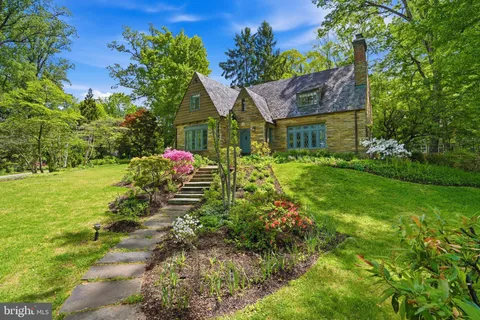 $2,850,000 | 7835 Hampden Lane, Bethesda, MD 20814