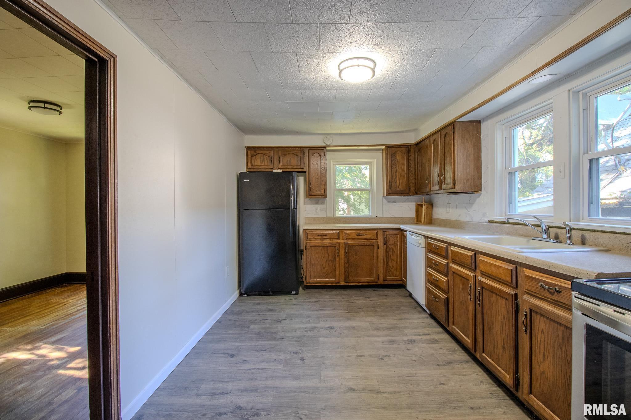905 West Taylor Street Bloomington, IL 61701 - Photo 9 of 22