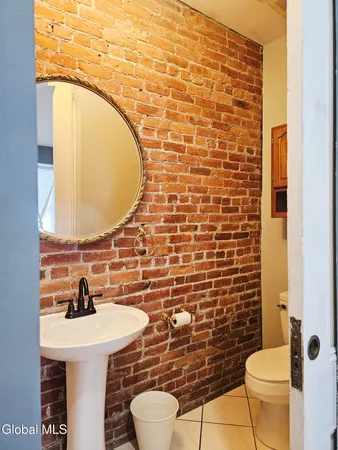 $1,400 | 305 Main Street, Unit 2, Schoharie, NY 12157