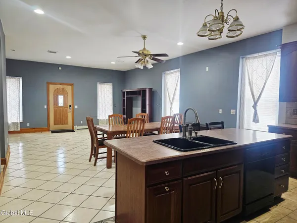 $1,400 | 305 Main Street, Unit 2, Schoharie, NY 12157