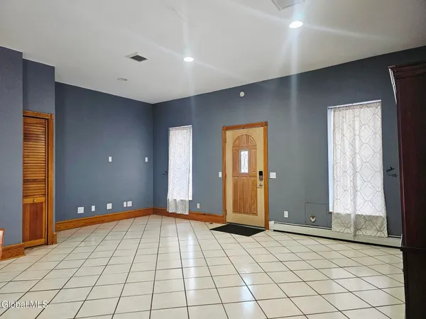 $1,400 | 305 Main Street, Unit 2, Schoharie, NY 12157