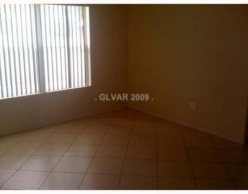 9620 West Russell Road, Unit 1017 Las Vegas, NV 89148 - Photo 2 of 5 Living Room.