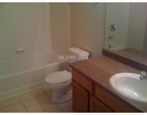 9620 West Russell Road, Unit 1017 Las Vegas, NV 89148 - Photo 5 of 5 Master Bath/Spa.