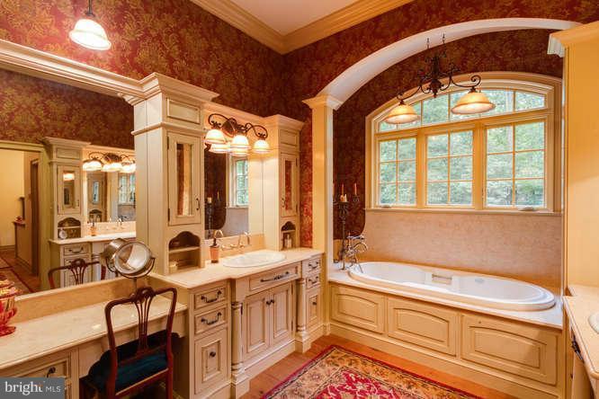 2367 Hunter Mill Road Vienna, VA 22181 - Photo 16 of 30 Bath (Master)