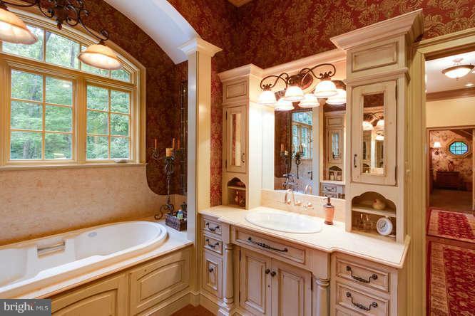 2367 Hunter Mill Road Vienna, VA 22181 - Photo 17 of 30 Bath (Master)