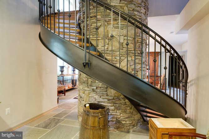 2367 Hunter Mill Road Vienna, VA 22181 - Photo 26 of 30 Guest House Foyer