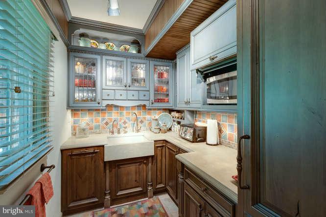 2367 Hunter Mill Road Vienna, VA 22181 - Photo 27 of 30 Guest House Kitchen